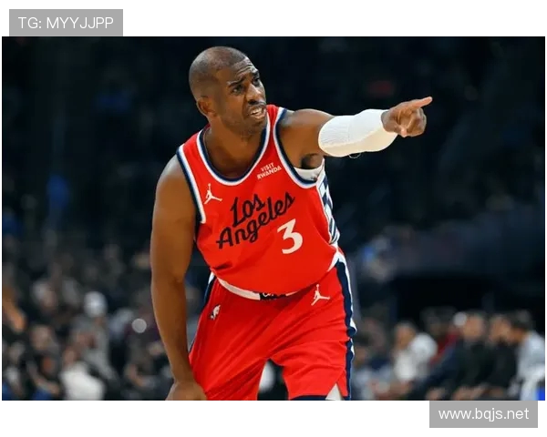 火箭队官网上关于克里斯·保罗的官方图片